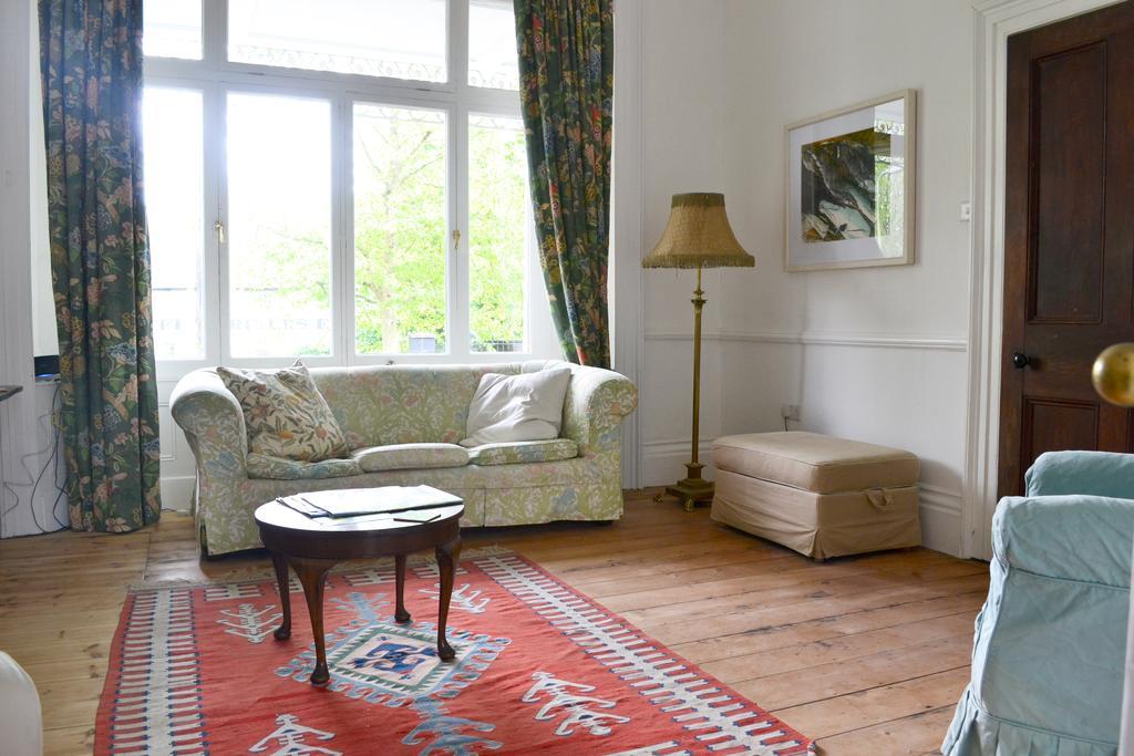 8A Spring Gardens Hotell Haverfordwest Eksteriør bilde