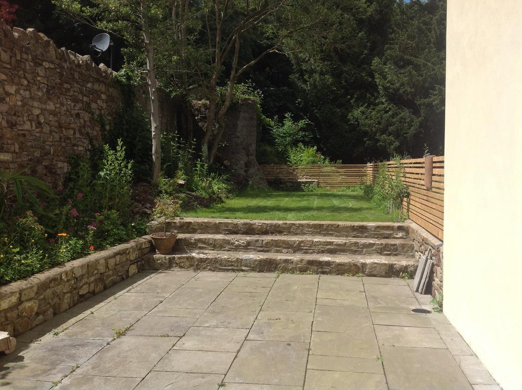 8A Spring Gardens Hotell Haverfordwest Eksteriør bilde