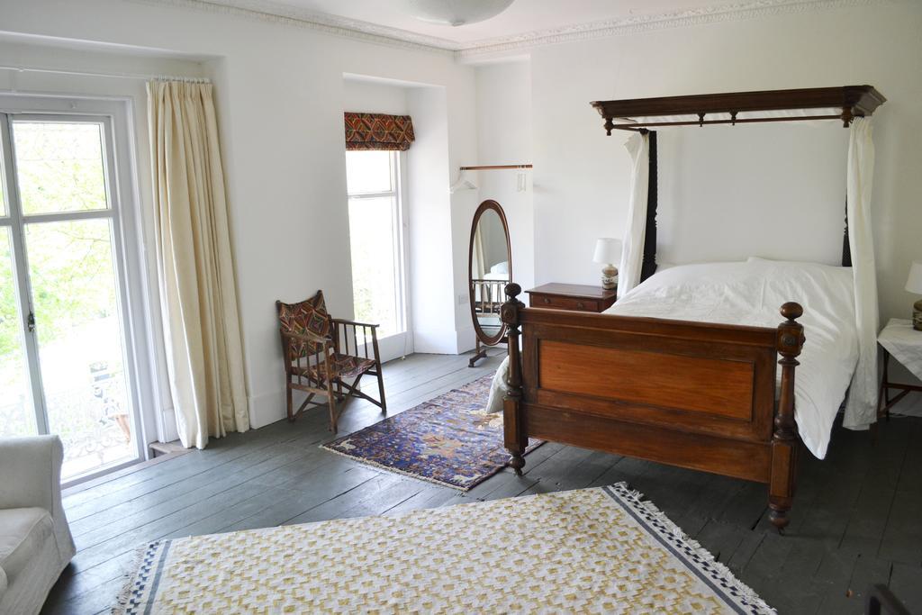 8A Spring Gardens Hotell Haverfordwest Eksteriør bilde