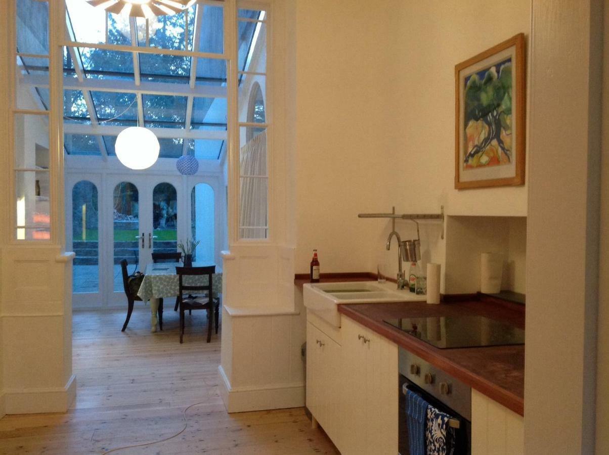 8A Spring Gardens Hotell Haverfordwest Eksteriør bilde