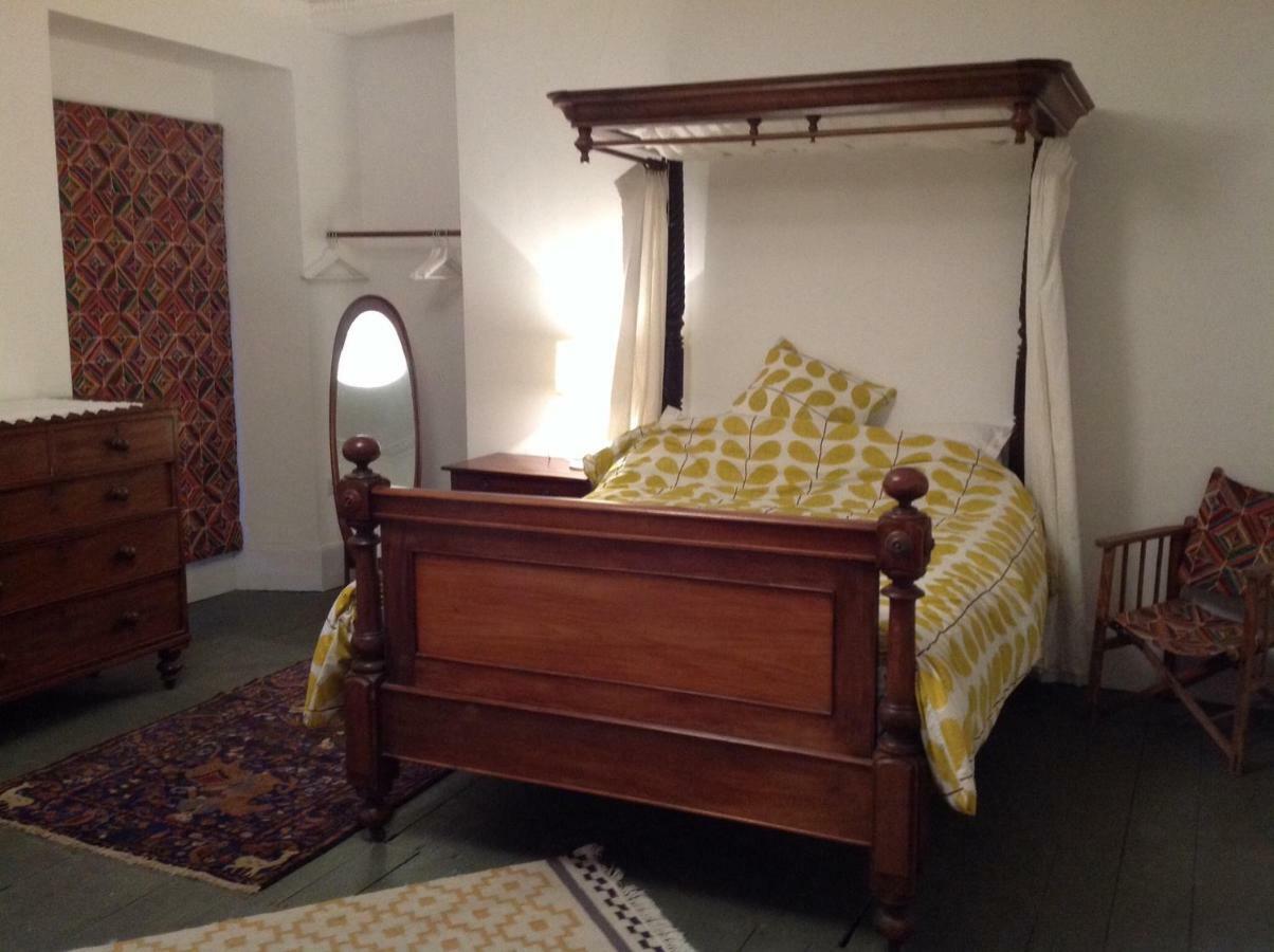 8A Spring Gardens Hotell Haverfordwest Eksteriør bilde