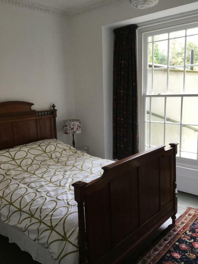 8A Spring Gardens Hotell Haverfordwest Eksteriør bilde