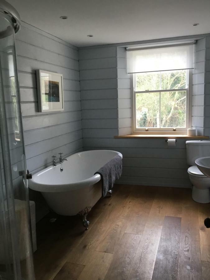 8A Spring Gardens Hotell Haverfordwest Eksteriør bilde